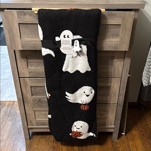 GOBLIN & GHOUL BLACK GHOST PUMPKIN JACK O LANTERN OVERSIZED HALLOWEEN THROW NWT - Picture 1 of 11